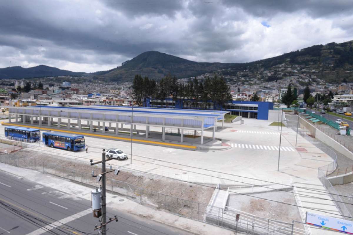 Poca gente acud&iacute;a hasta el mediod&iacute;a de ayer por desconocimiento a la estaci&oacute;n La Magdalena del Metro. Foto: Daniel Molineros/ El Tel&eacute;grafo