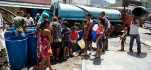 En uno de los barrios m&aacute;s poblados de Venezuela, el acceso a agua potable es una lucha diaria.