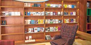 Los t&iacute;tulos de esta librer&iacute;a provienen de editoriales y proveedores ecuatorianos y extranjeros. Foto: Fernando Sandoval / El Tel&eacute;grafo