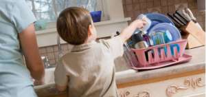 Asignar tareas a los hijos optimiza el tiempo familiar