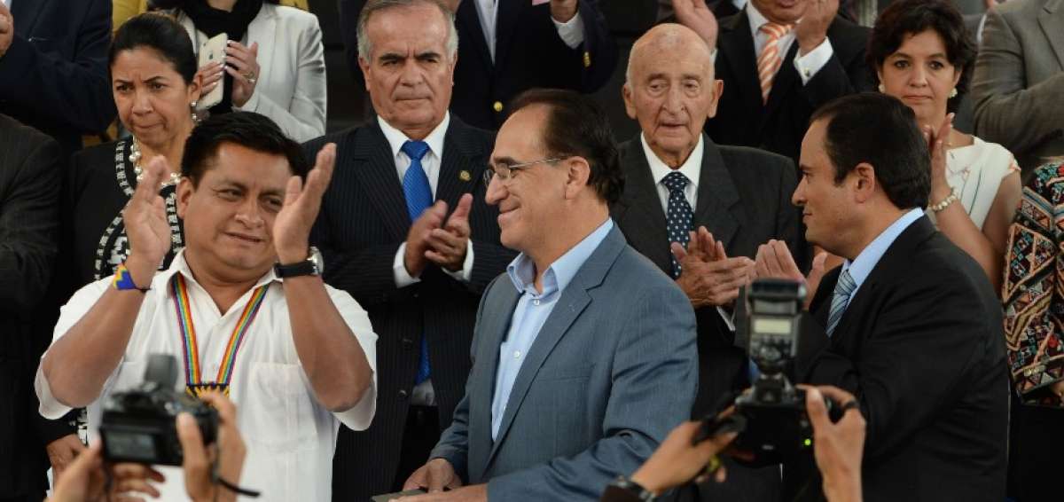 Marcelino Chumpi (i) ha mantenido acercamientos con la derecha, incluso impulsa una candidatura presidencial de Jaime Nebot. 