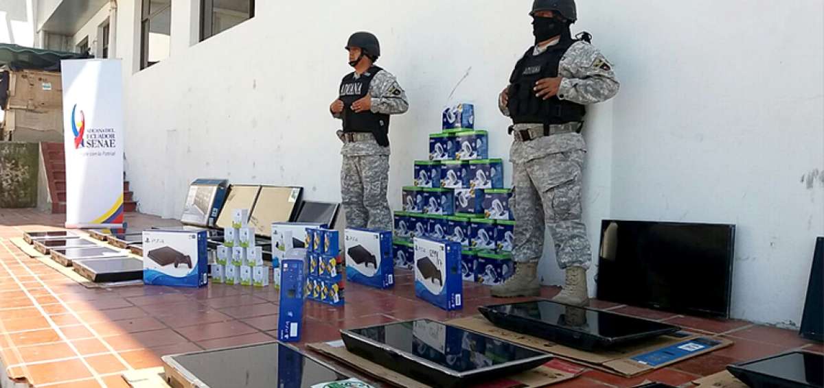 En Tulc&aacute;n se desarroll&oacute; una rueda de prensa sobre la aprehensi&oacute;n de mercader&iacute;a por m&aacute;s de US $30.000.