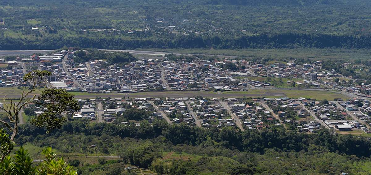 La ciudad ha crecido y requiere mayor atenci&oacute;n, seg&uacute;n sus autoridades municipales. El aeropuerto est&aacute; enclavado en el centro mismo de la ciudad.