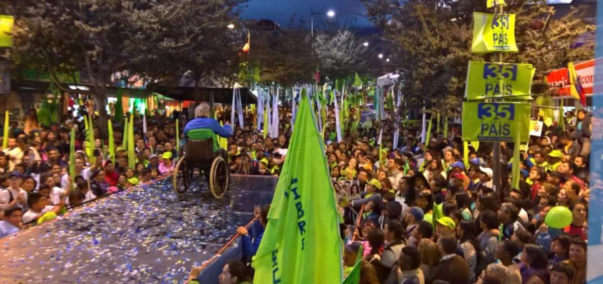 Masiva caminata de apoyo a Len&iacute;n en Cotocollao