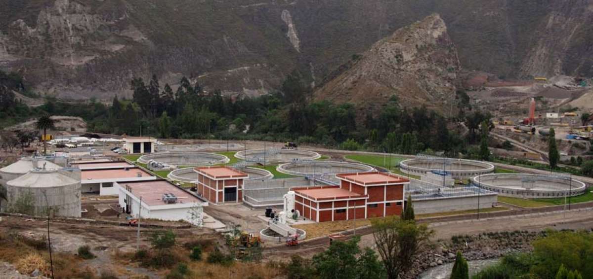 La PTAR se edifica en Las Vi&ntilde;itas, en el nororiente de Ambato. Una vez operativa, la central aplicar&aacute; procesos anaer&oacute;bicos para no producir malos olores.