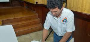 El candidato Cl&eacute;ver Jim&eacute;nez lleg&oacute; para cumplir con el sufragio.