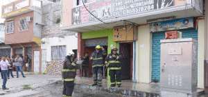La edificaci&oacute;n, ubicada sobre la avenida Quito, fue evacuada. 