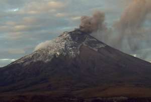 Alertan posible caída de ceniza en Pichincha y Cotopaxi