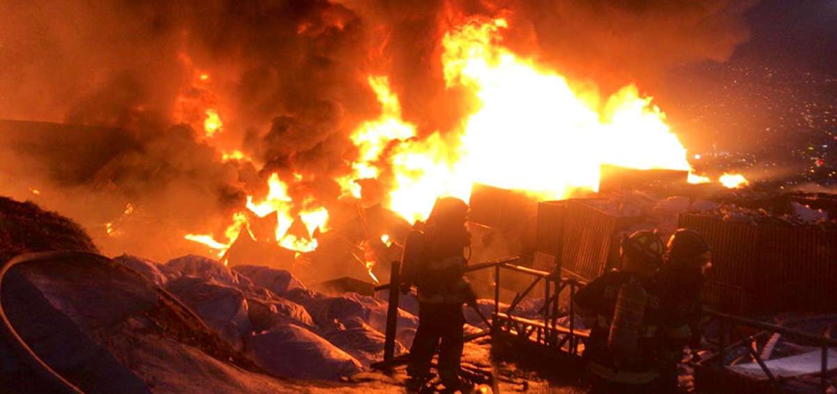 El incendio se pudo evidenciar desde varios puntos de Quito. 
