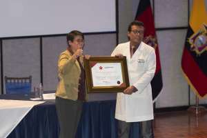 La ministra de Salud, Carina Vance, recibi&oacute; hoy la certificaci&oacute;n internacional. Foto: John Guevara/ EL TEL&Eacute;GRAFO