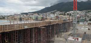 La construcci&oacute;n del Centro de Convenciones est&aacute; dividida en dos etapas. La primera se encuentra en ejecuci&oacute;n.