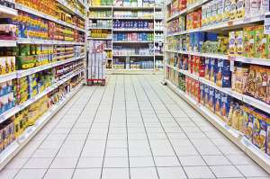 Megamercados, comisariatos, hipermercados y tiendas grandes deben exhibir productos hechos en el pa&iacute;s. Foto: Cortes&iacute;a
