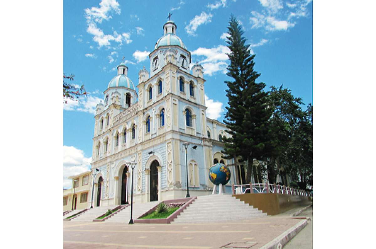 La iglesia, ubicada en el parque central, es uno de los principales atractivos de Malacatos. As&iacute; mismo, sus casas de estilo colonial.