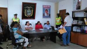 La sesi&oacute;n se realiz&oacute; esta tarde convocada por el alcalde Eduardo Proa&ntilde;o, quien luego de conocer que los ediles fueron separados con seis votos incluido el del Primer Personero, convoc&oacute; a los alternos Toty Pacheco Maldonado,  Dorys Noguera y Mayra Sol&oacute;zano