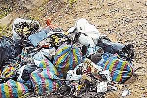 La recolecci&oacute;n de basura no llega a sectores sin pavimentaci&oacute;n donde se cobra el servicio 