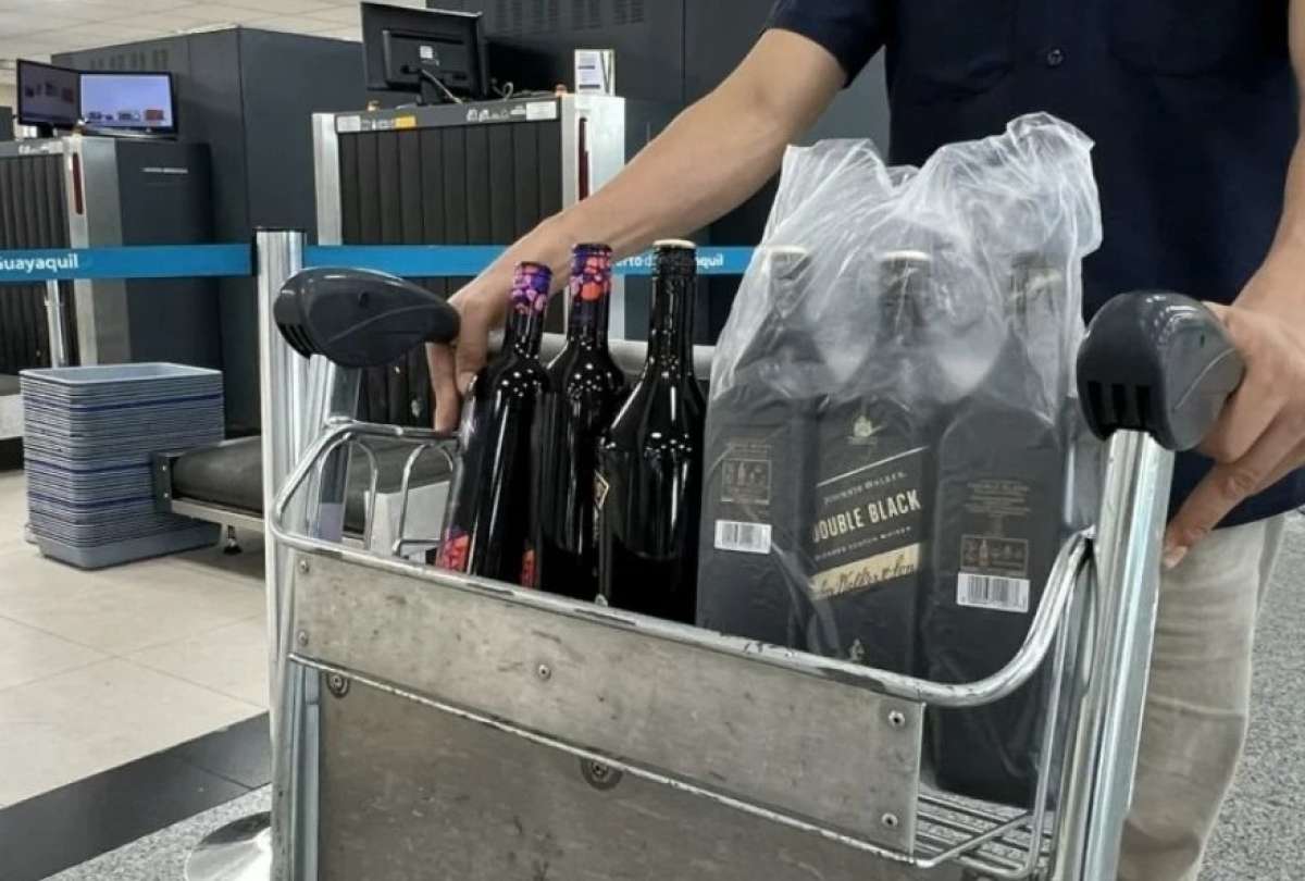 Nuevo l&iacute;mite para viajeros: solo tres litros de licor sin pago de tributos