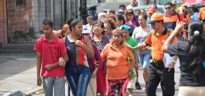 Habitantes del sector La Colmena, en el suburbio de Guayaquil, fueron evacuados durante los ejercicios coordinados por personal de la SGR.
