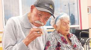 Ambos hacen sus ejercicios, paseos y comidas en comuni&oacute;n. Mar&iacute;a y Felipe se demuestran afecto con abrazos, palabras cari&ntilde;osas, canciones y aplausos. Foto: Elizabeth Maggi / para El Tel&eacute;grafo