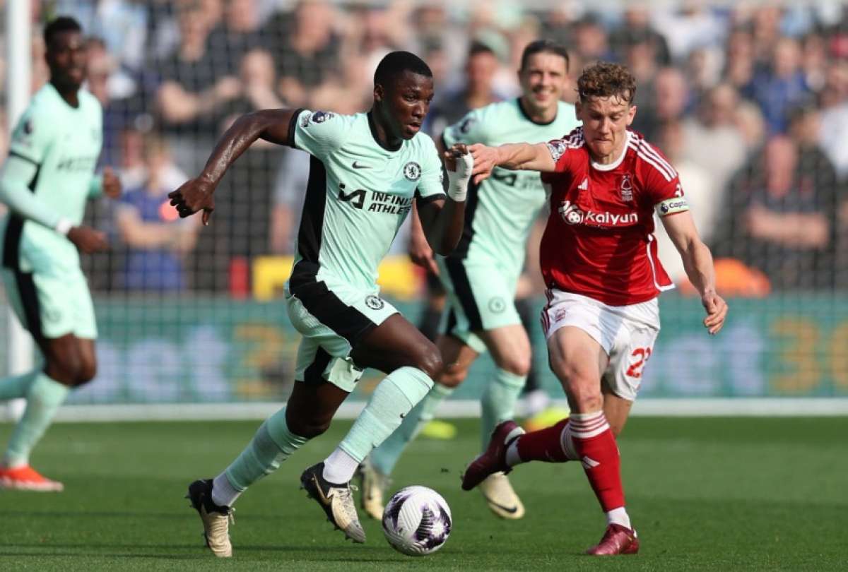 Moisés Caicedo (izq.) disputó uno de sus partidos más destacados con el Chelsea, en lo que va de la temporada.