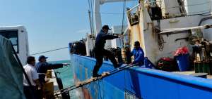 Una vez suscrito el convenio entre la Armada del Ecuador e Inmobiliar se realiz&oacute; un recorrido por el barco.