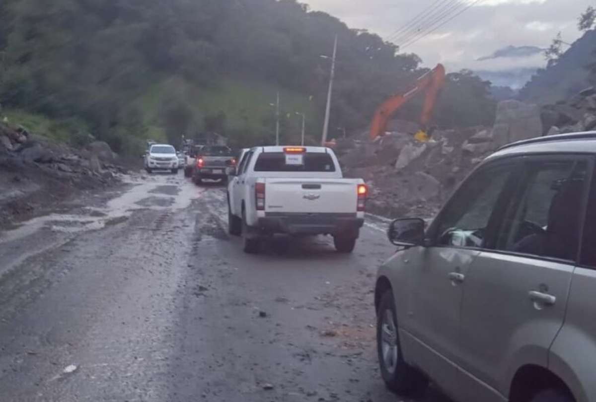 Paso controlado en la Papallacta – Baeza permitirá llegada de productos a Napo y Orellana