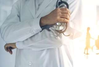 Gobierno reconoce labor de médicos posgradistas con remuneración y rotaciones internacionales