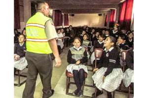 Los chicos de escuelas y colegios reciben charlas para aprender medidas de prevenci&oacute;n. Foto: Cortes&iacute;a