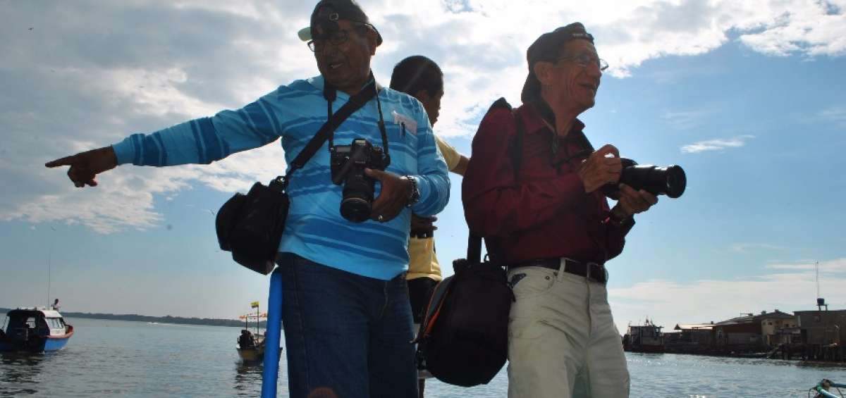 Juan Jaramillo (izq.) es uno de los artesanos convencionales que se adapt&oacute; a las nuevas t&eacute;cnicas fotogr&aacute;ficas. 