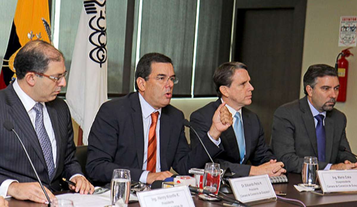 Los empresarios mantuvieron una reuni&oacute;n el pasado jueves en el Puerto Principal. Foto: Tomada de Andes