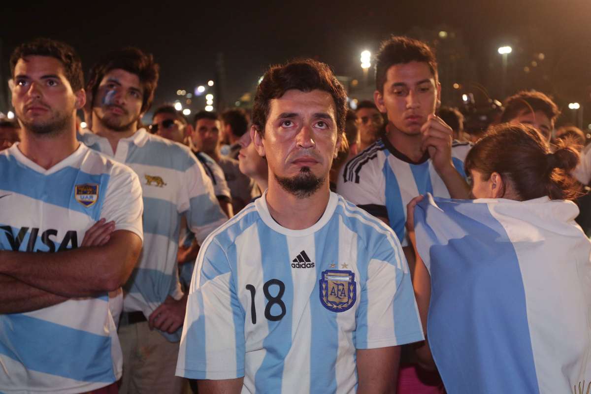 Los argentinos que invadieron R&iacute;o comienzan el largo camino de regreso a casa
