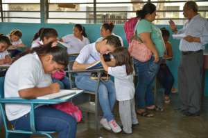 El programa actual p&uacute;blico en el pa&iacute;s sobre escolaridad inconclusa abarca a 5.500 personas que cursan el bachillerato intensivo para lograr su t&iacute;tulo. William Orellana / El Tel&eacute;grafo