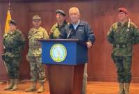 Junto a la cúpula de las Fuerzas Armadas, el Ministro de Defensa anunció que iniciarán operaciones militares contra las agrupaciones delictivas que fueron declaradas por el Cosepe como terroristas.