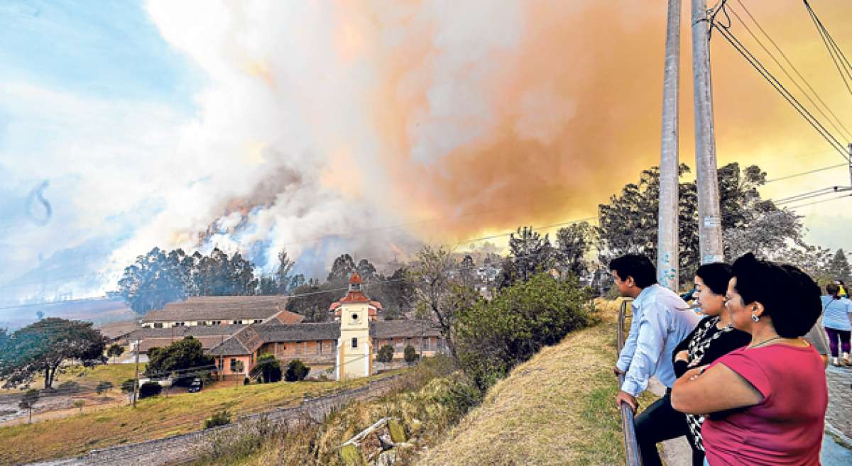 El 14 de septiembre se registraron 25 incendios y la ciudad vivi&oacute; una especie de crisis medioambiental. La calidad del aire se mide desde hace 12 a&ntilde;os en Quito. Foto: Marco Salgado / El Tel&eacute;grafo