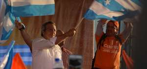 El anuncio oficial de la aceptaci&oacute;n de su candidatura se dio en el acto realizado en las calles Machala y G&oacute;mez Rend&oacute;n.