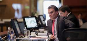 El expresidente de la Asamblea Nacional, Jos&eacute; Serrano, dio el visto bueno para firmar 10 contratos desde mayo a diciembre de 2017, dice la p&aacute;gina web.