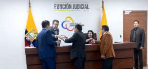 Cerca del mediod&iacute;a de ayer la jueza Ana Cevallos dio a conocer el fallo en la audiencia que inici&oacute; a las 08:30.