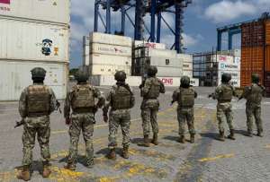 En el operativo participaron efectivos de la Policía Nacional y la Armada del Ecuador.