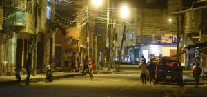 Foto del centro de San Lorenzo, tomada antes del toque de queda que inicia a las 22:00 y termina a las 05:00 del d&iacute;a siguiente.