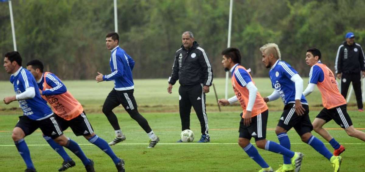 El DT Francisco Arce sustituy&oacute; en la direcci&oacute;n t&eacute;cnica al argentino Ram&oacute;n D&iacute;az, quien renunci&oacute; tras el fracaso en la Copa Am&eacute;rica Centenario. 