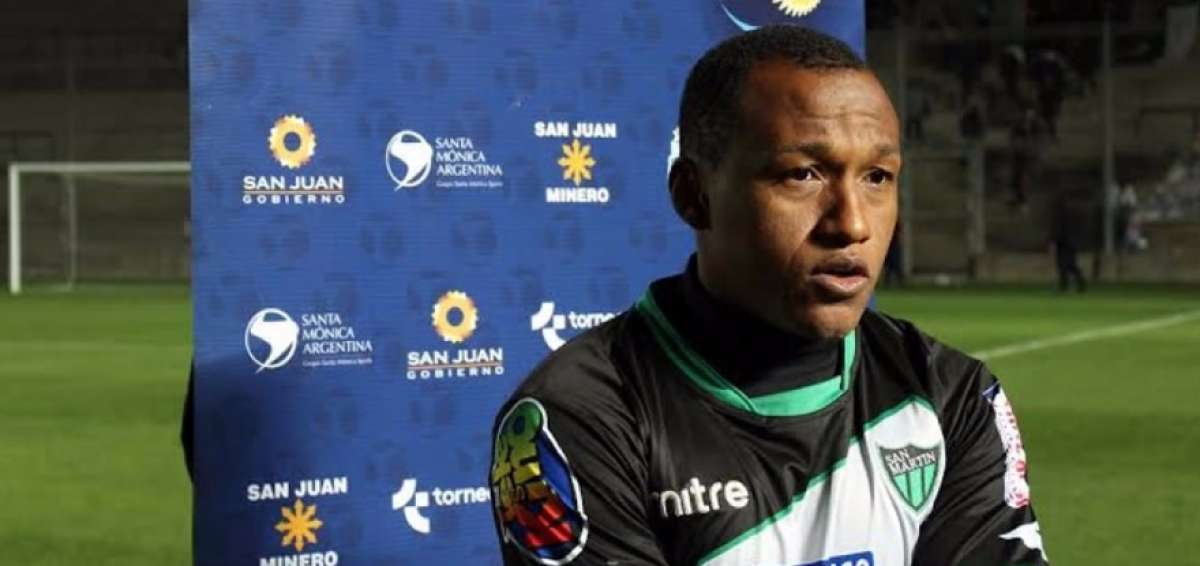 Gustavo Pinedo, delantero de la selecci&oacute;n de Bolivia.