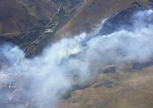  El incendio compromete m&aacute;s de 40 hect&aacute;reas de monta&ntilde;a y est&aacute; situado en el sector de Mig&uuml;ir. Foto: Cortes&iacute;a 