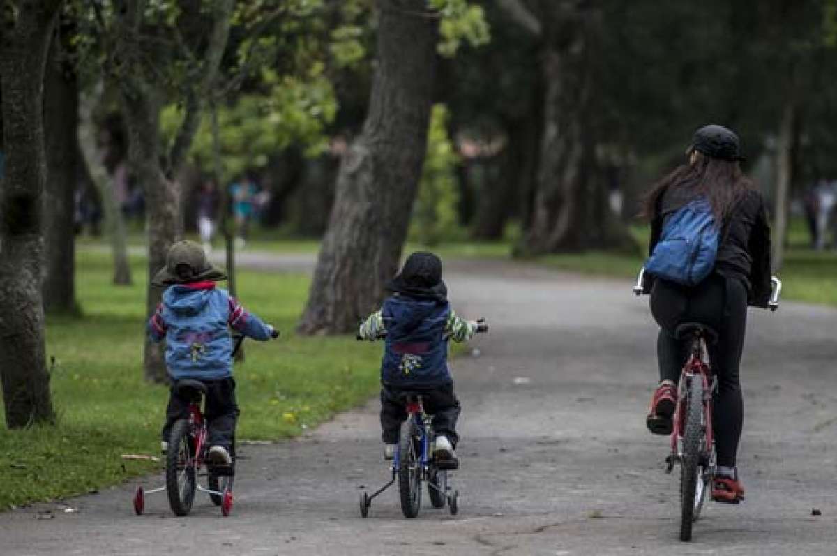 Muchos quite&ntilde;os optaron por pasear en los parques