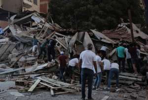 Varias estructuras se vieron comprometidas tras un nuevo sismo en Türkiye.