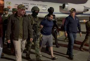 Gian Carlo Loffredo y John Reimberg, ministros de Defensa y del Interior, respectivamente, estuvieron durante el traslado de alias &#039;Fito&#039; de Manabí a Guayas.