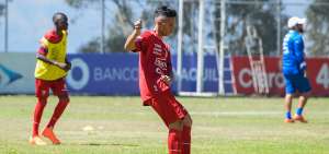 El central Diego Almeida (centro) participar&aacute; en dos microciclos con la selecci&oacute;n sub-15 antes de retornar a Espa&ntilde;a para sumarse a la pretemporada.  