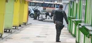 Los polic&iacute;as descartaron la presencia de explosivos en el paquete que los asaltantes de la joyer&iacute;a colocaron en la pierna derecha del empleado del local.