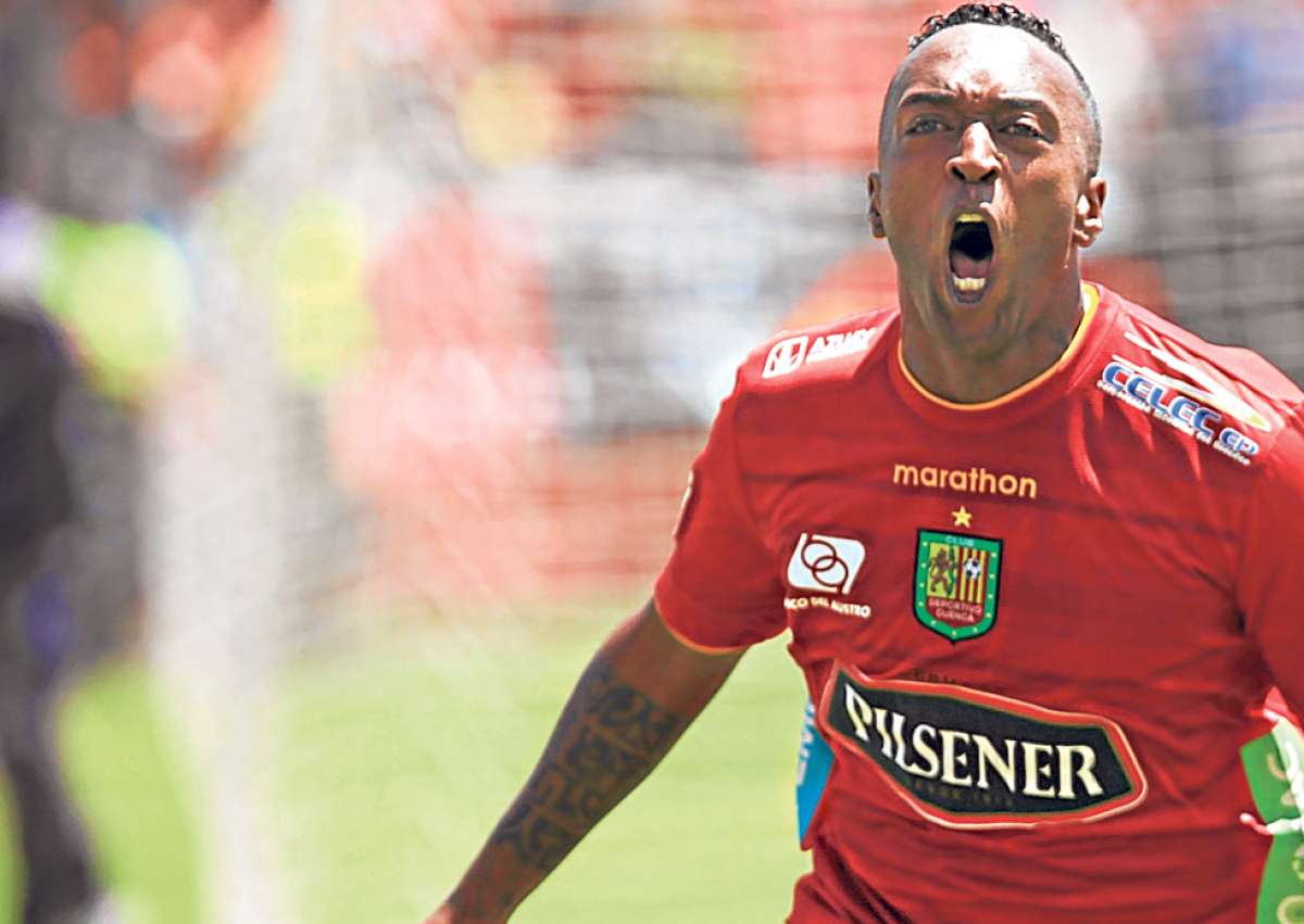 Luis &lsquo;Chucho&rsquo; Bola&ntilde;os celebra uno de los tres tantos en el Ol&iacute;mpico Atahualpa. Foto: John Guevara / El Tel&eacute;grafo