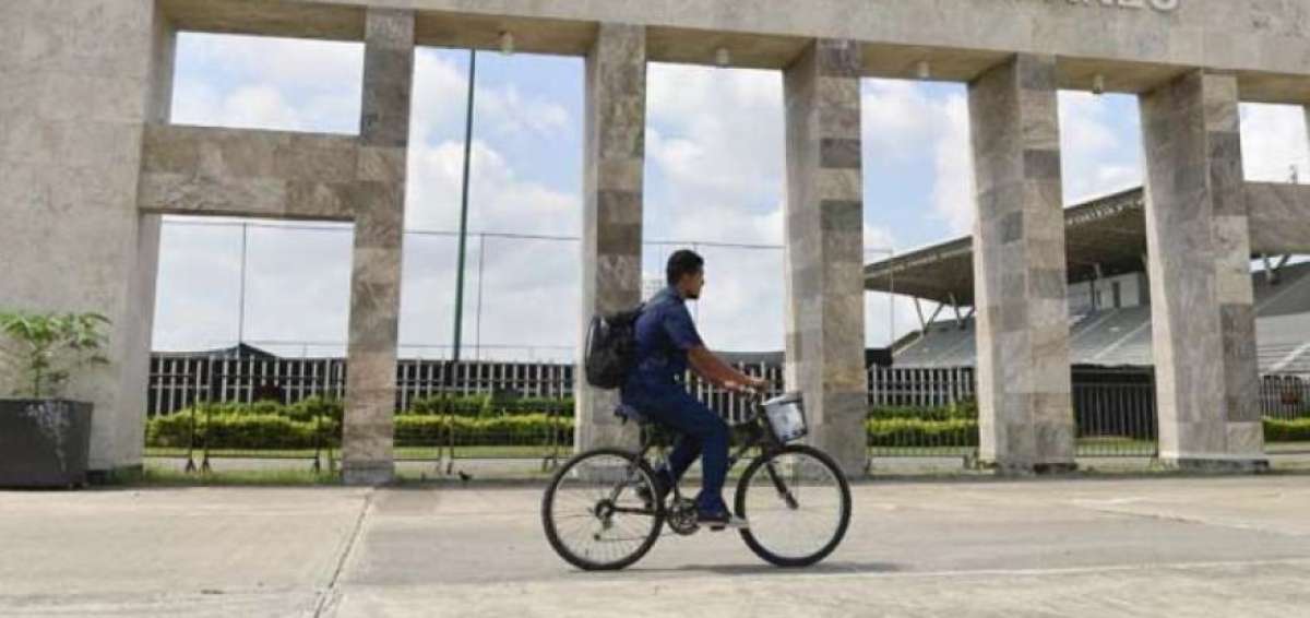 Las calles de Guayaquil se rigen con el toque de queda, sus habitantes solo salen ante la necesidad de comprar lo indispensable.