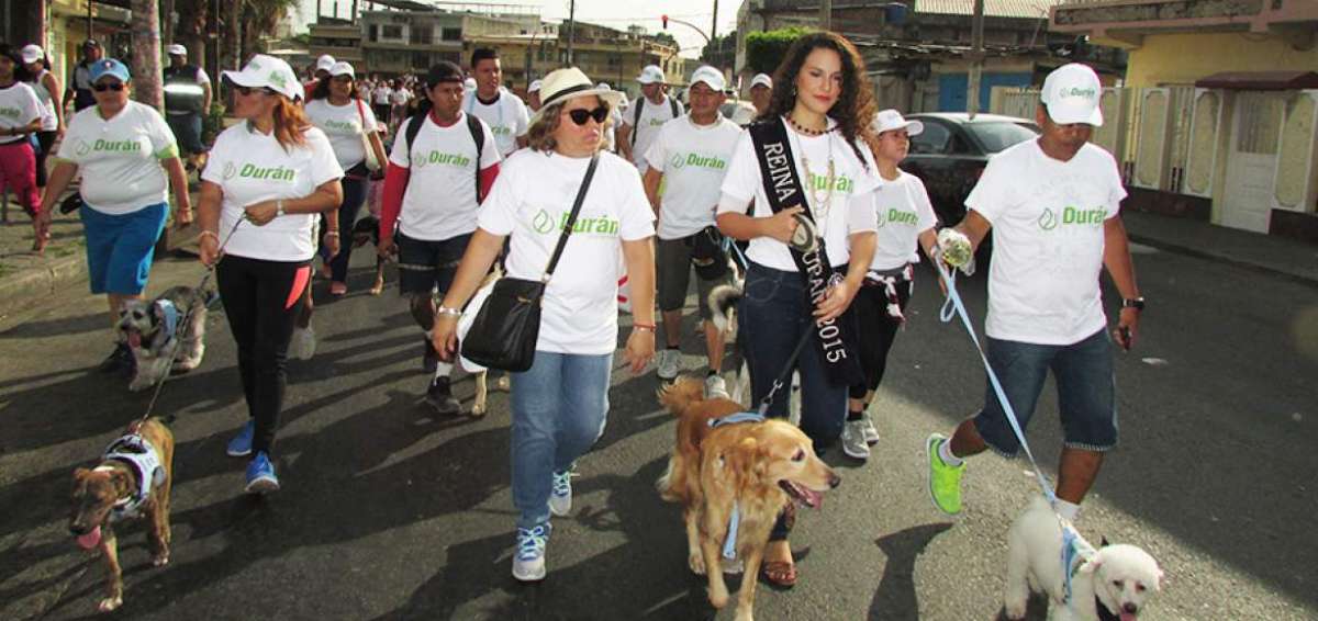 La caminata comenz&oacute; a las 08:30 y se extendi&oacute; por media hora. Hubo perros de varias razas y tama&ntilde;os.