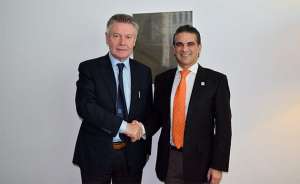 El proceso se cerr&oacute; esta madrugada tras una reuni&oacute;n entre el ministro de Comercio Exterior ecuatoriano, Francisco Rivadeneira (d), y el comisario europeo de Comercio, Karel de Gucht  (izq.). Foto: Cortes&iacute;a
